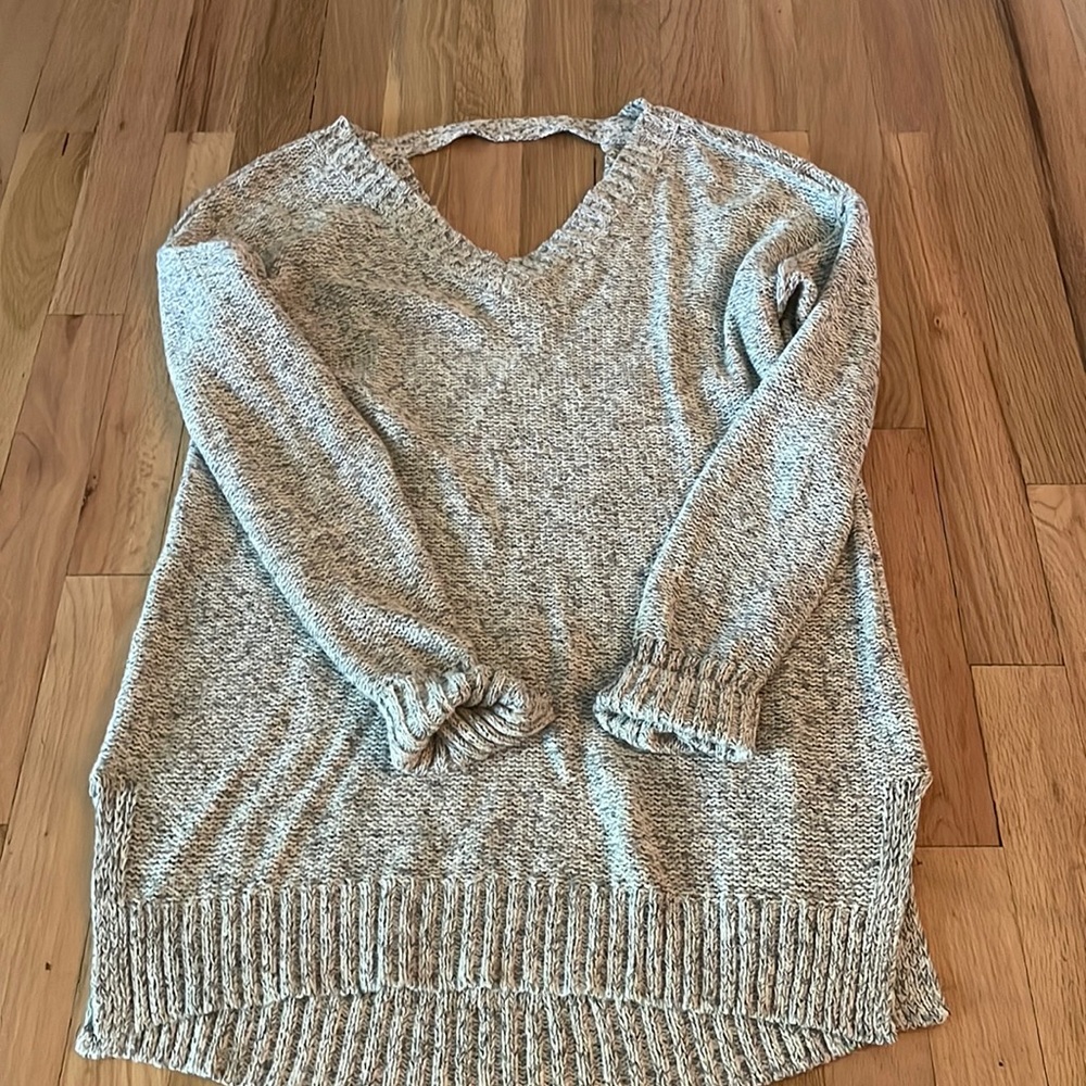 Adorable hi low tunic sweater!